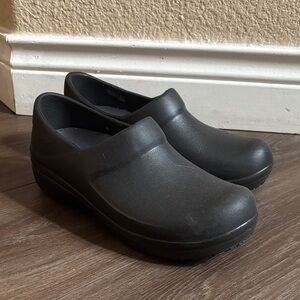 CROCS Classic Black Clogs